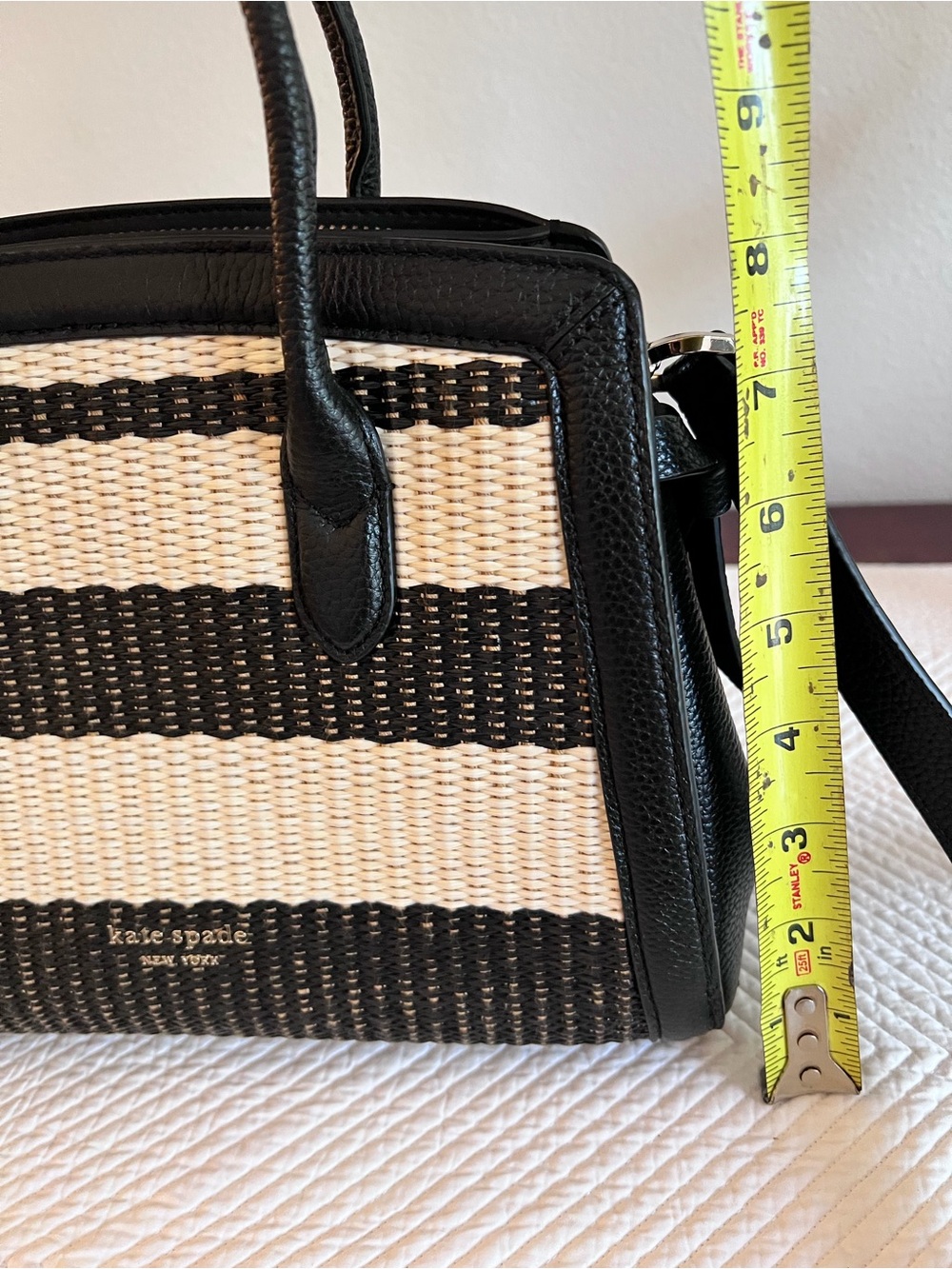 Kate Spade Knott Woven Black White Handbag Top Handles crossbody Like New - Picture 8 of 12